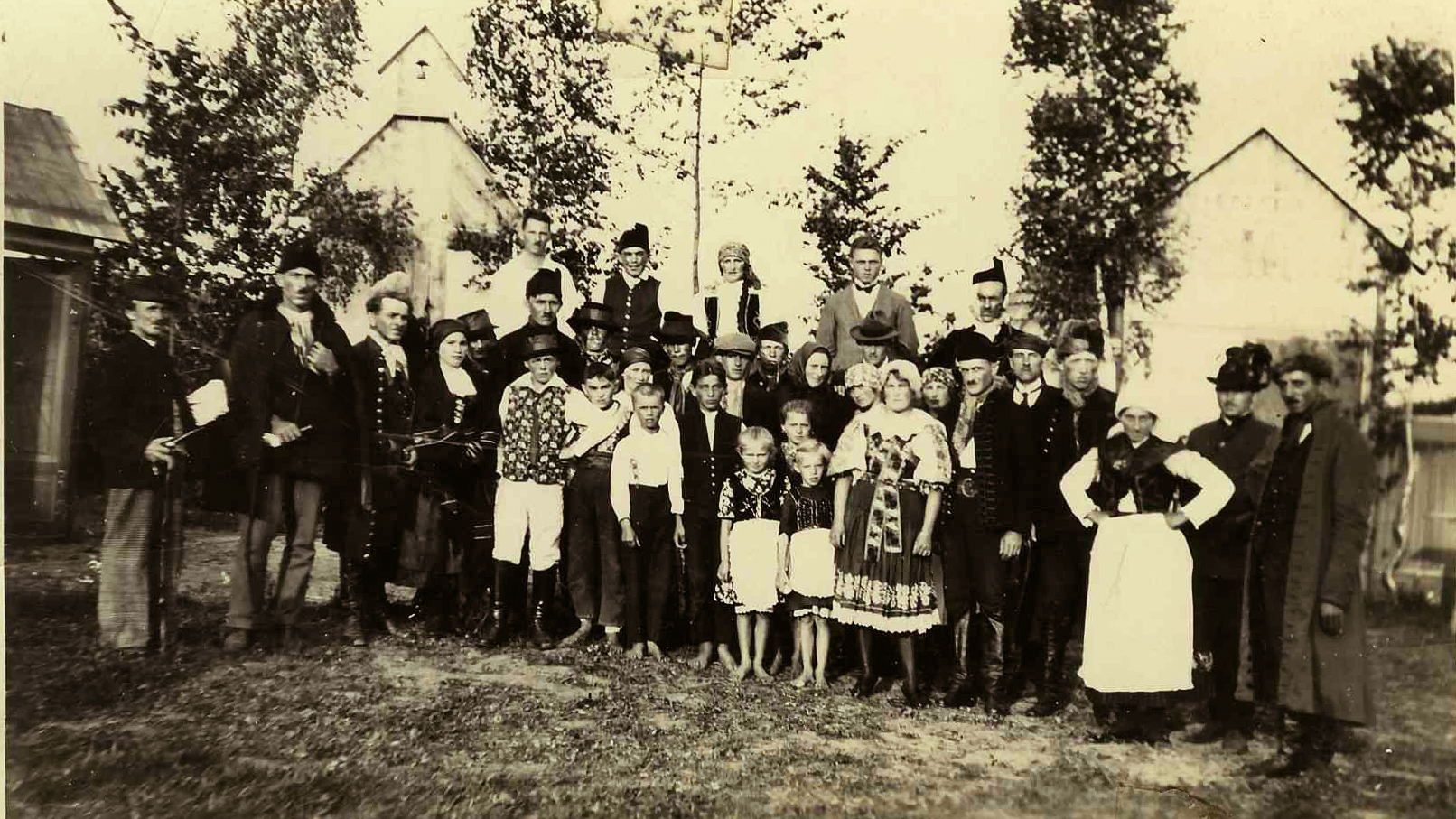 1. Křenovičt&iacute; ochotn&iacute;ci v Lesn&iacute;m divadle Na&scaron;i furianti 1924