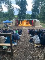Komorn&iacute; divadlo Kalich v lesn&iacute;m divadle